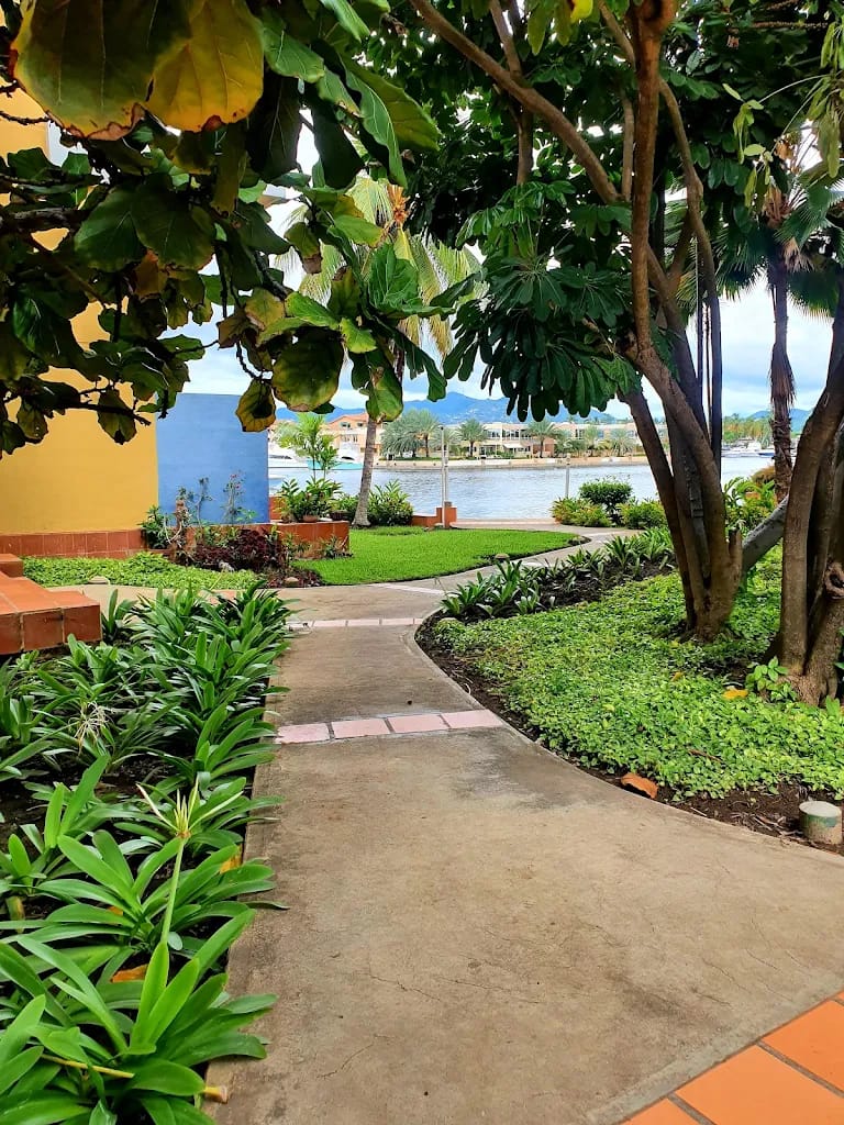 Apartamento en venta Lecheria con vista a los canales navegables - Conjunto Residencial Punta Marina
