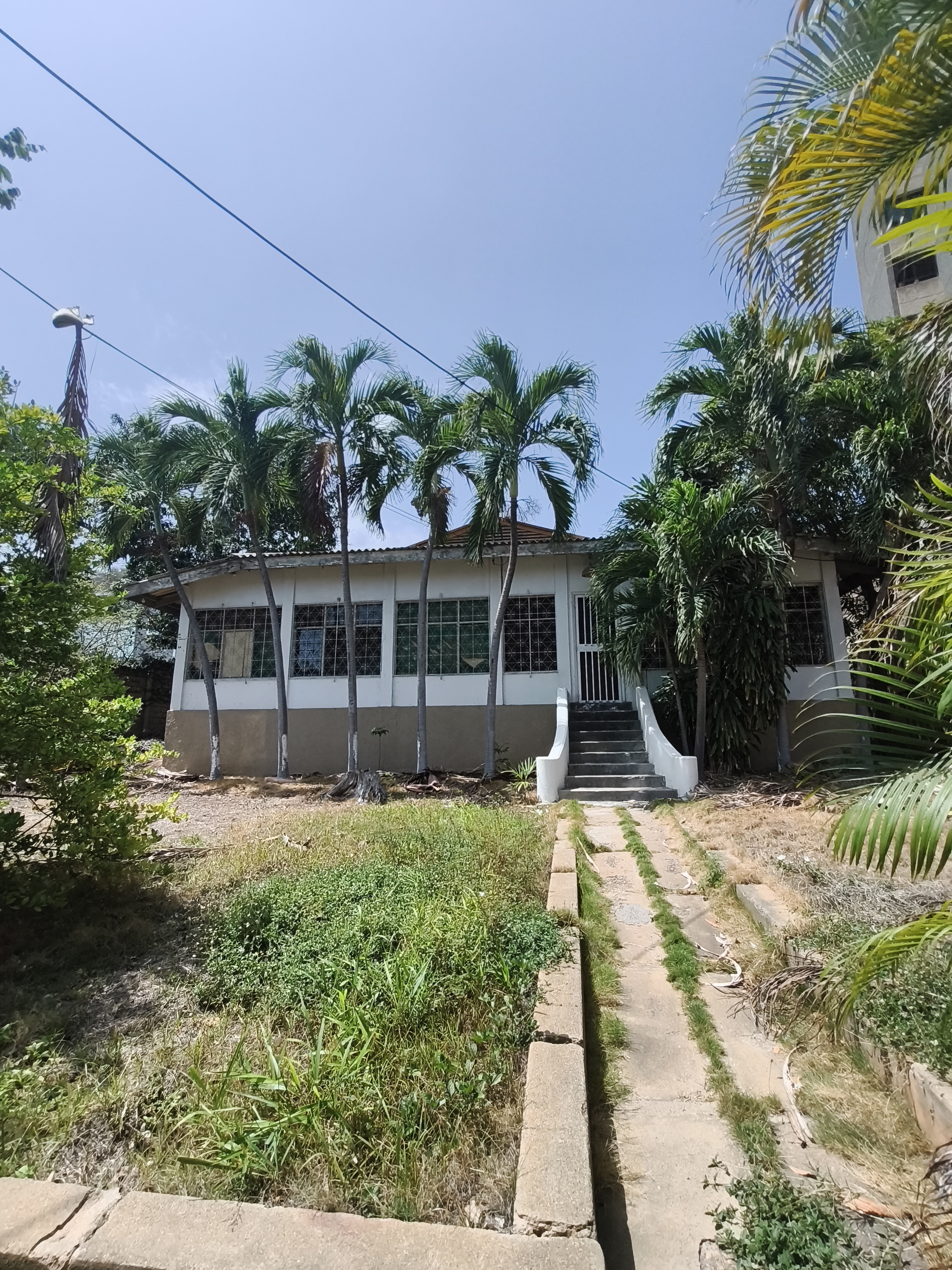 Venta Terreno con Casa Antigua Sector Las Garzas