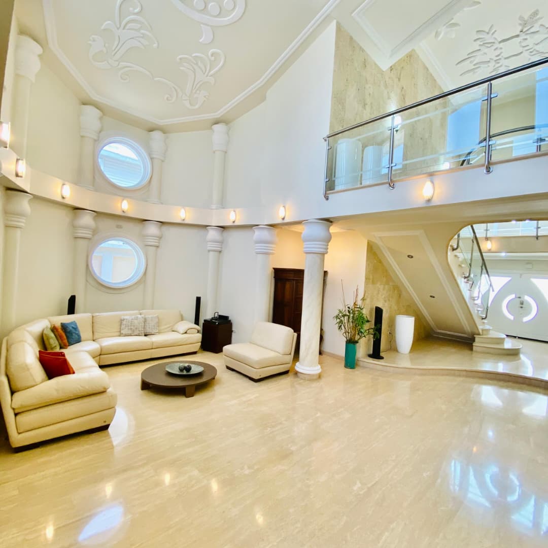 Casa en Alquiler -  Urbanización Las Villas Lechería